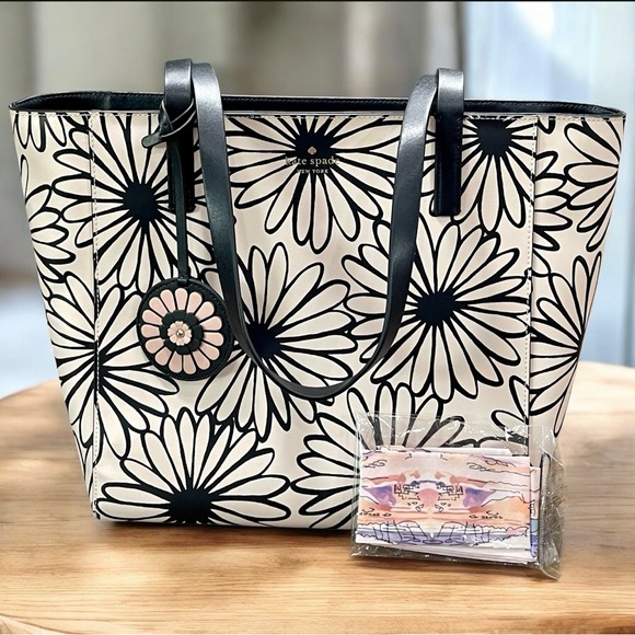 kate spade Handbags - Kate Spade medium Rosa Daisy tote bag EUC